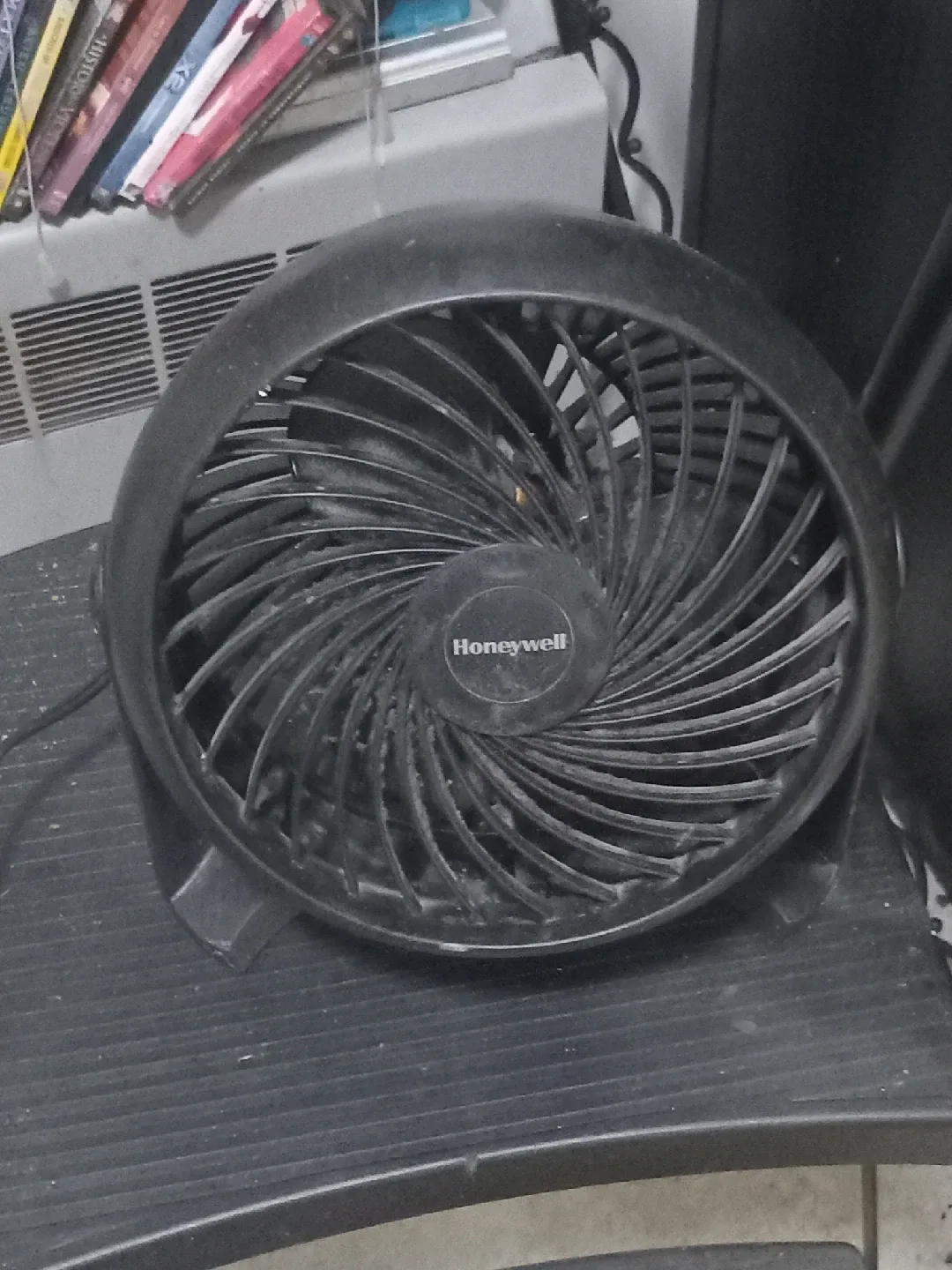 Honeywell Table Fan - Black image indicator(2)