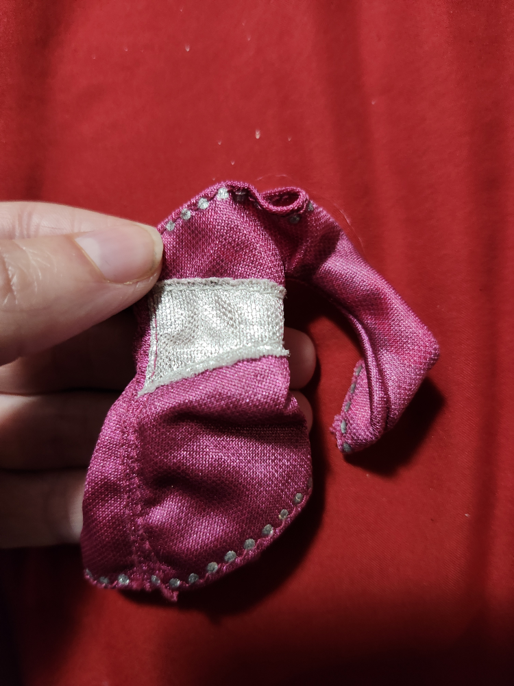 $5 each bratz clothes/belts - photo 4