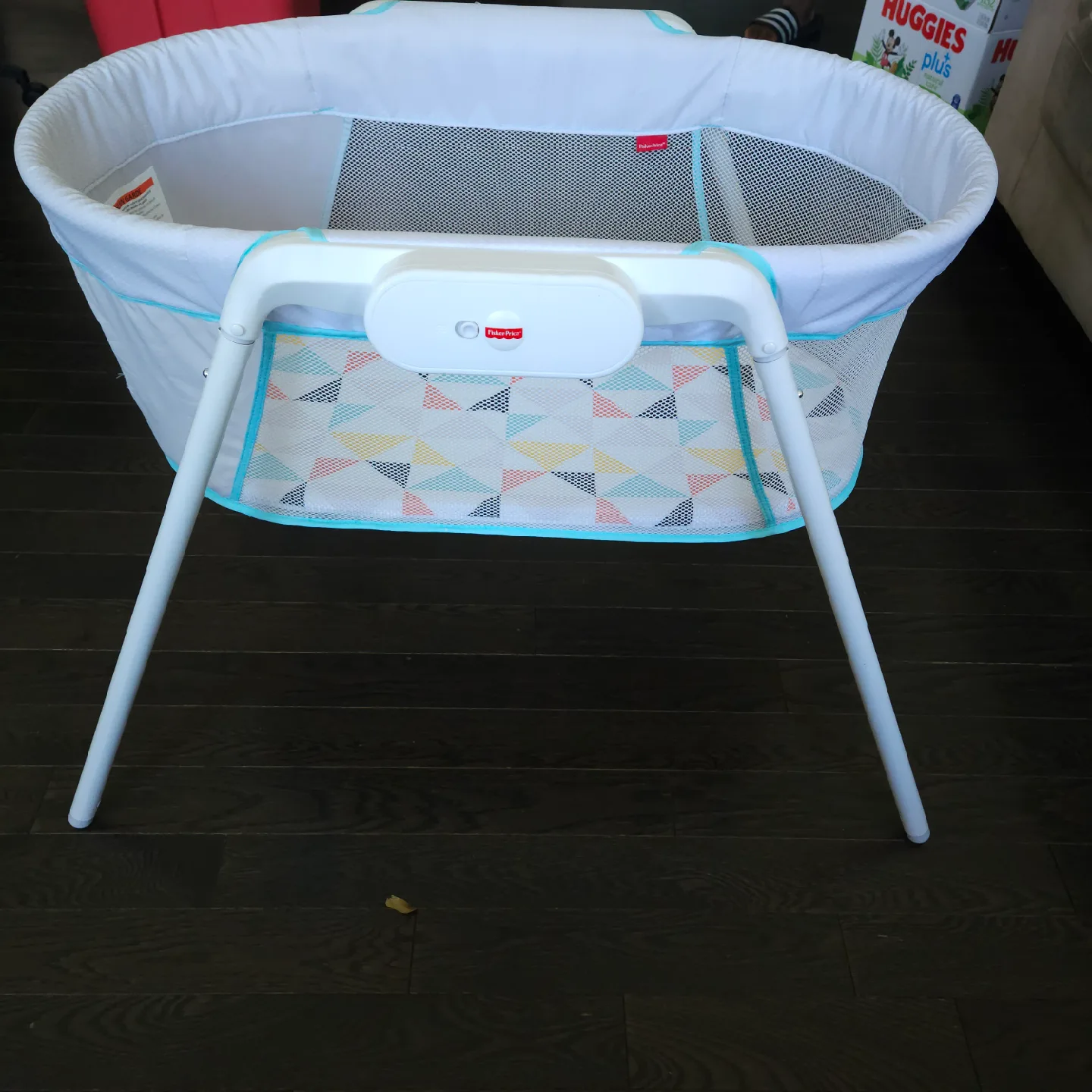 Fisher-Price Soothing Motions Bassinet image indicator(2)