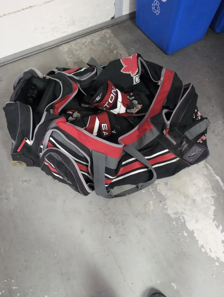 Easton Hockey Bag with Gloves