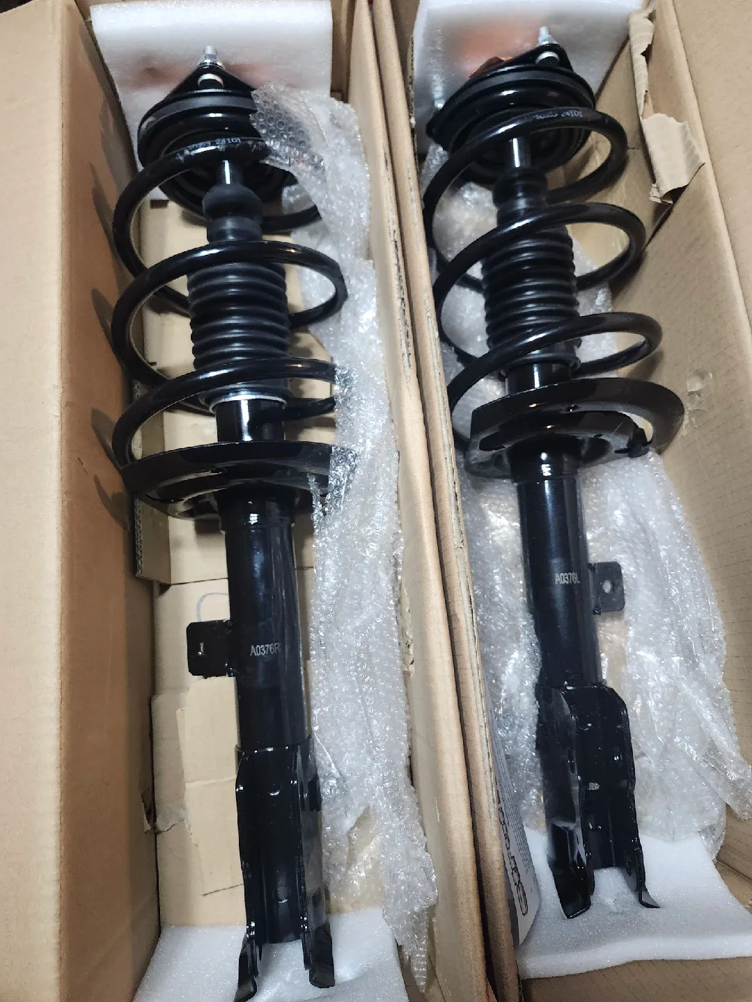 AutoShack Complete Strut Set - New in Box image indicator(2)