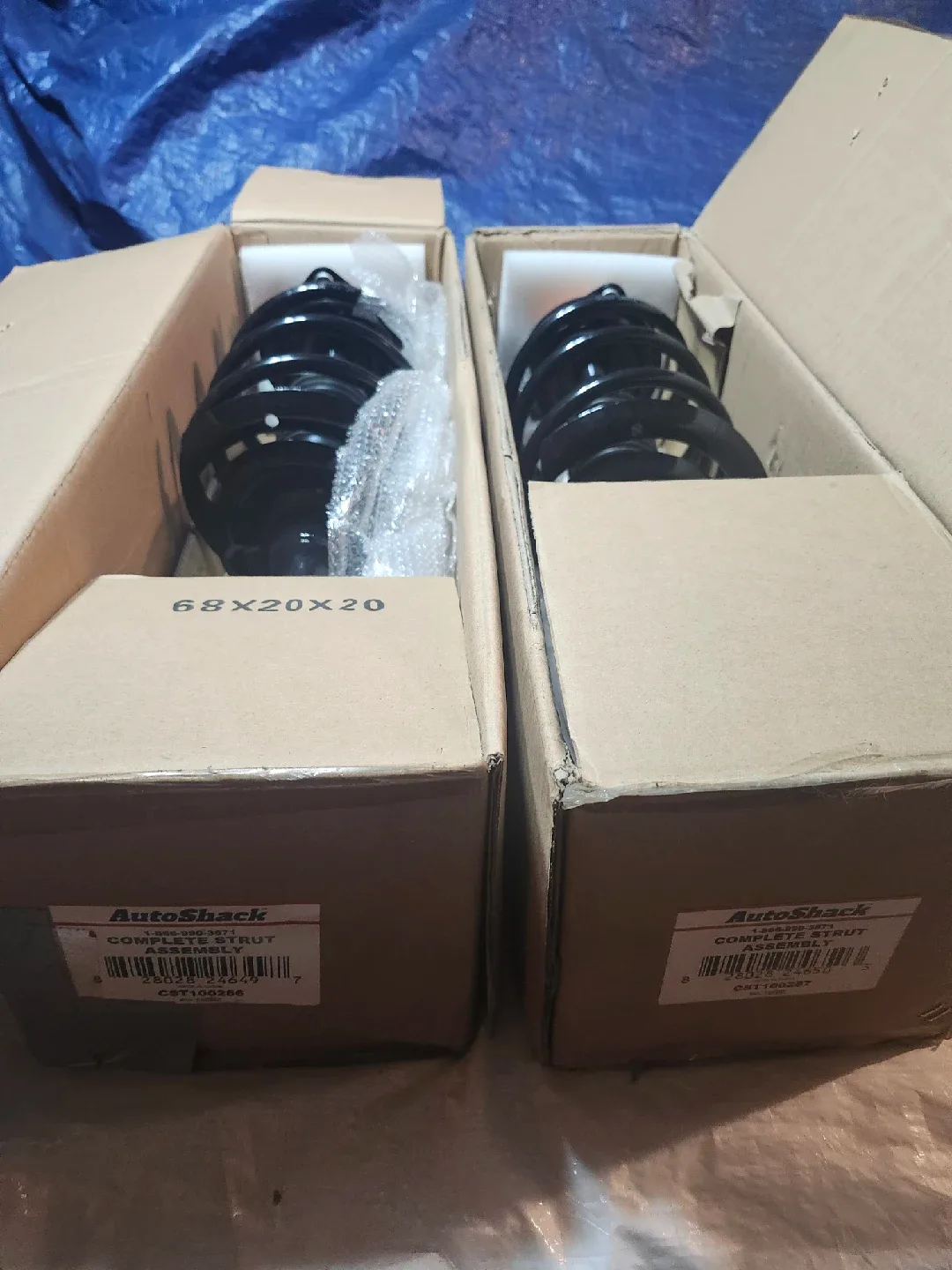 AutoShack Complete Strut Set - New in Box image indicator(5)