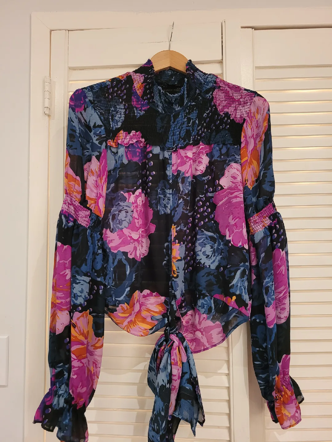 Floral Blouse size small thumbnail