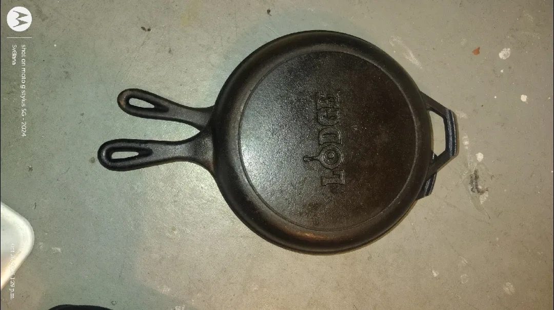 Lodge Cast Iron Skillet image indicator(8)