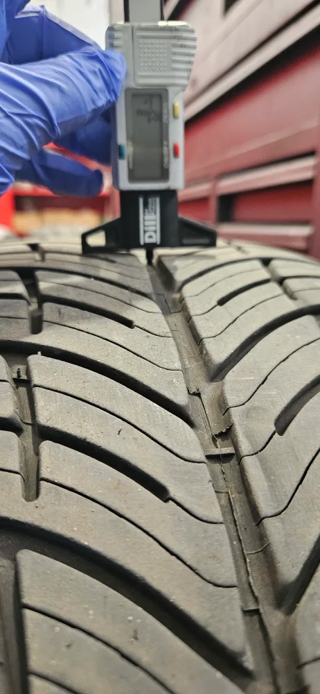 BFGoodrich g-Force Comp-2 A/S Tire image indicator(4)