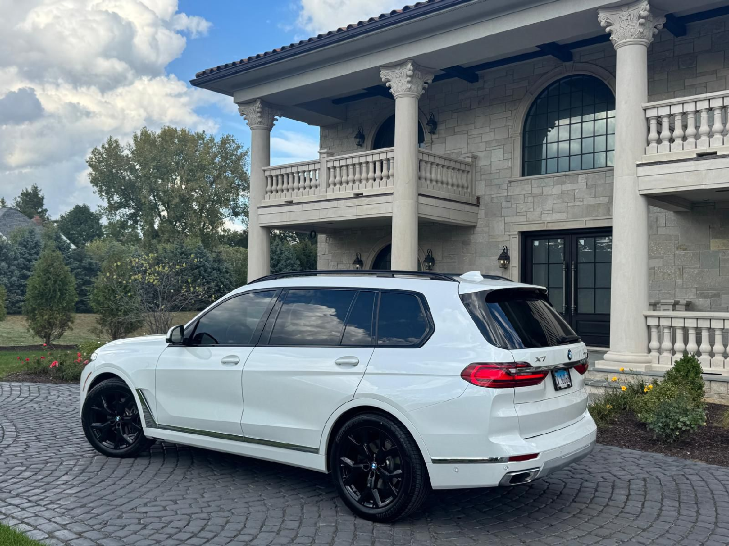 2021 BMW X7 White SUV - photo 4