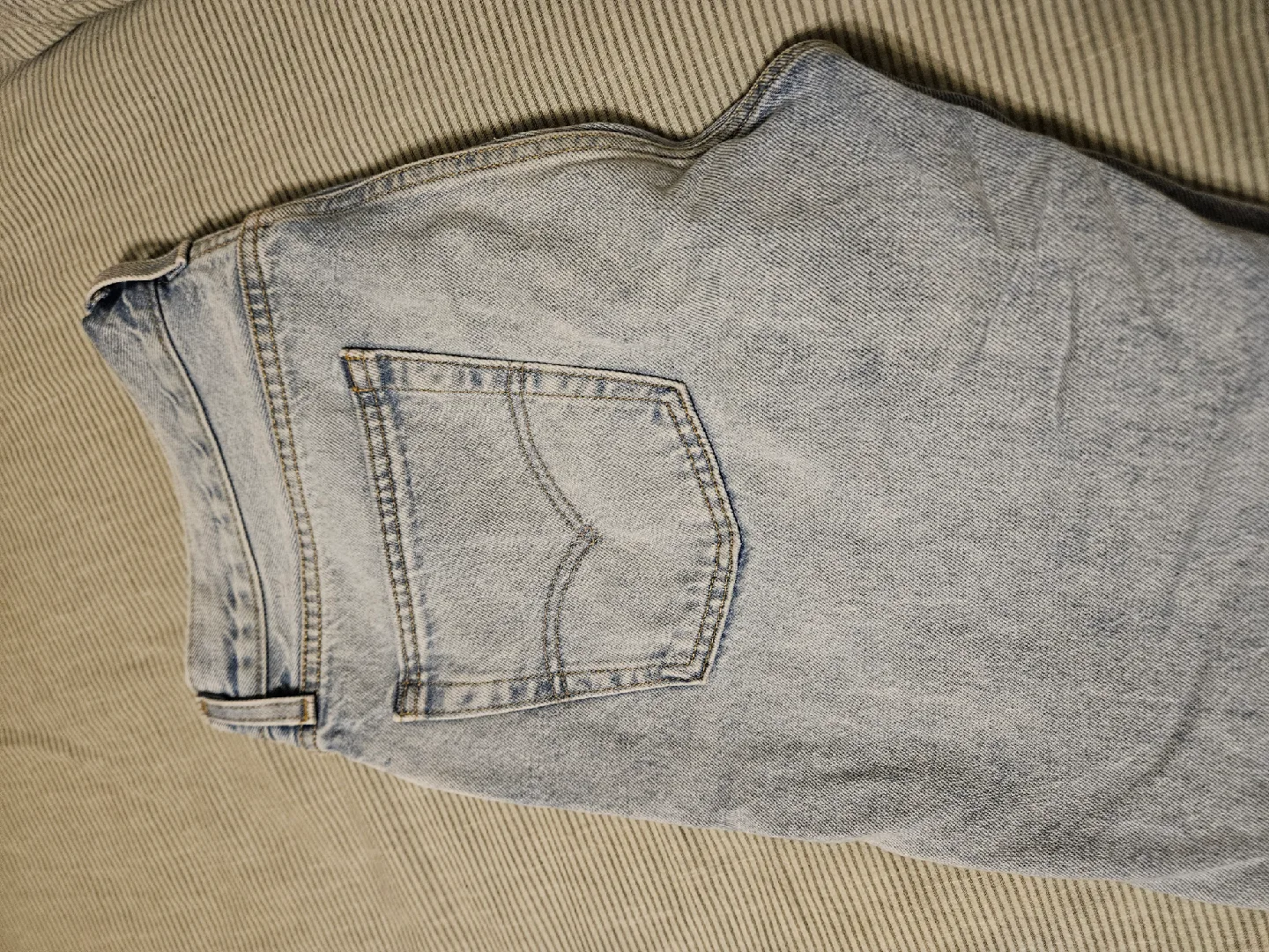 Levi's 585 Relaxed Taper Jeans thumbnail