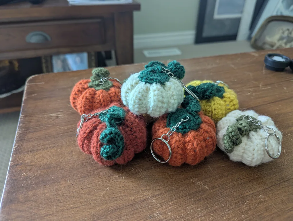 Crochet Pumpkin Keychain image indicator(6)