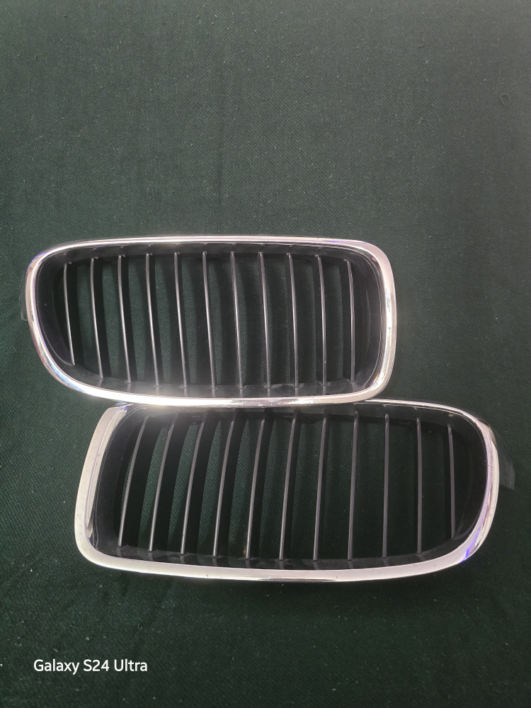 OEM 3 Series BMW Chrome Grille - photo 3