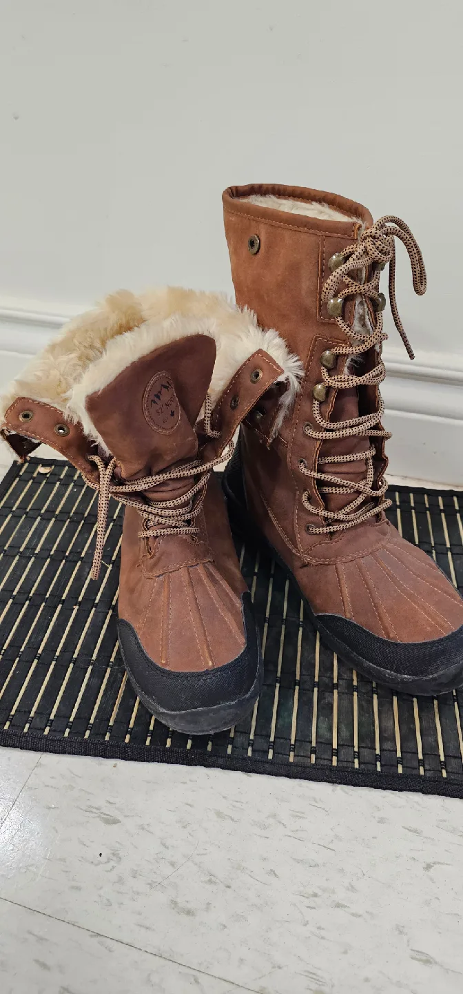 North Face Brown Winter Boots - Size 8 image indicator(3)