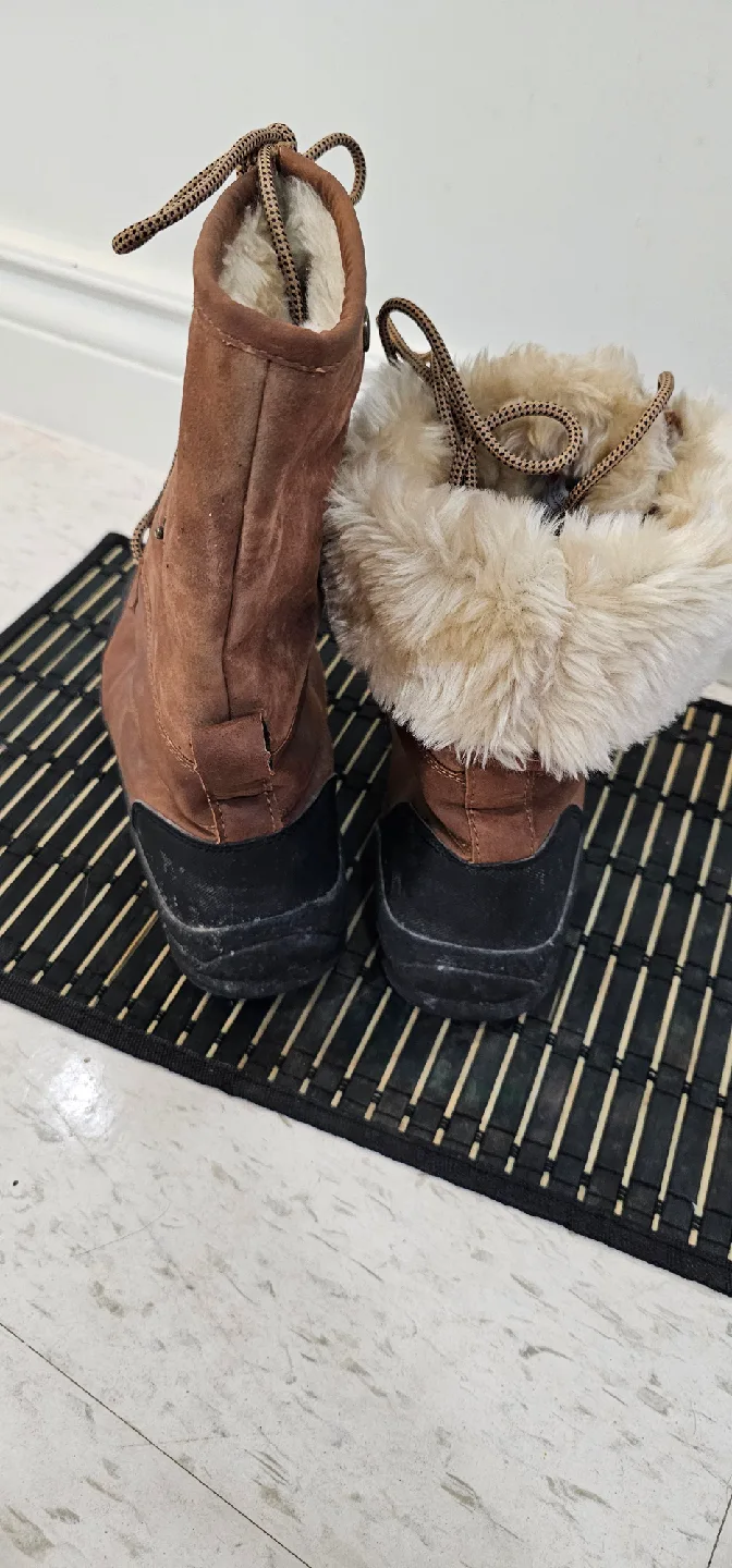 North Face Brown Winter Boots - Size 8 image indicator(6)