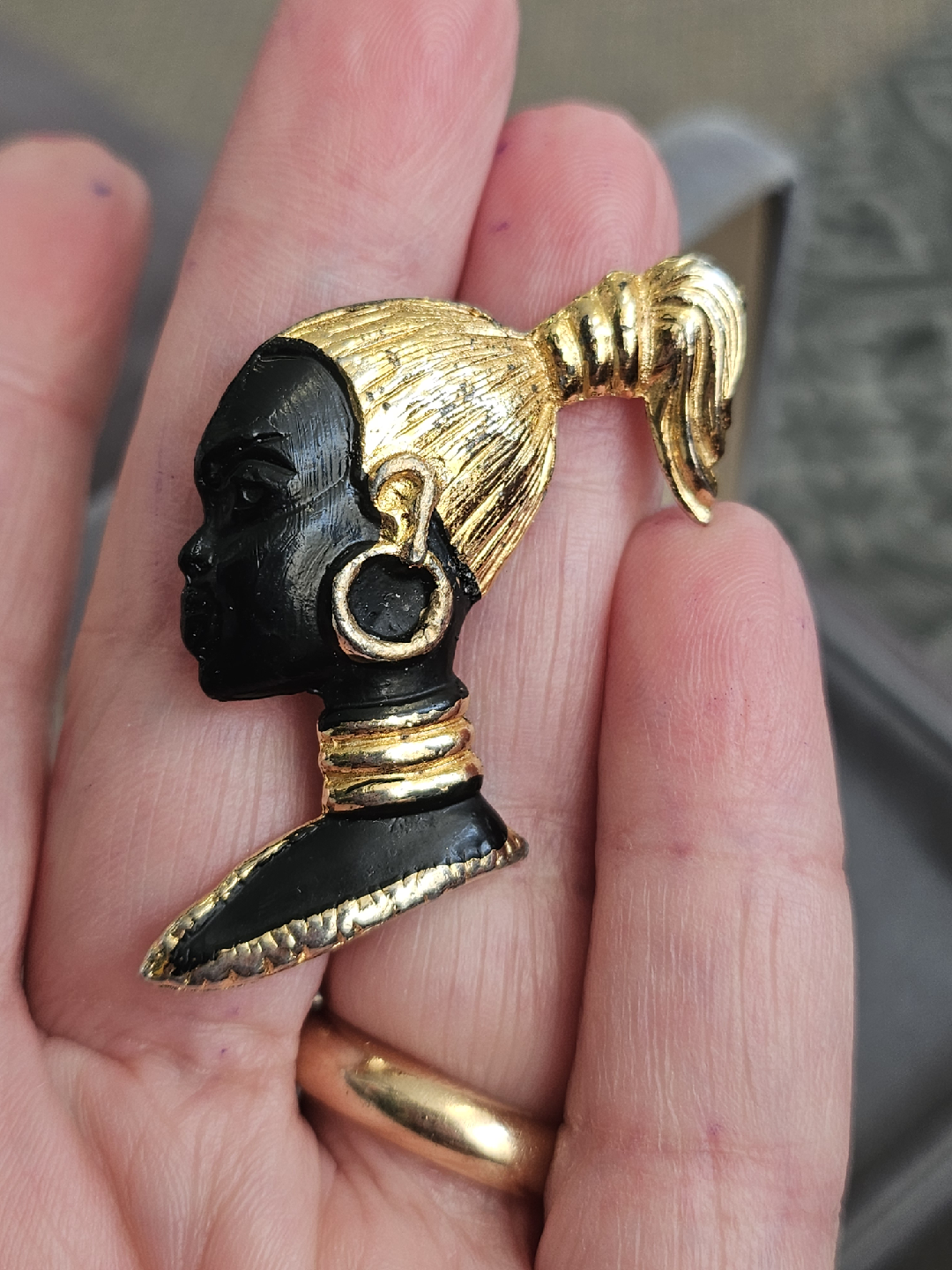 Vintage African Woman Head Brooch - Gold & Black - photo 2