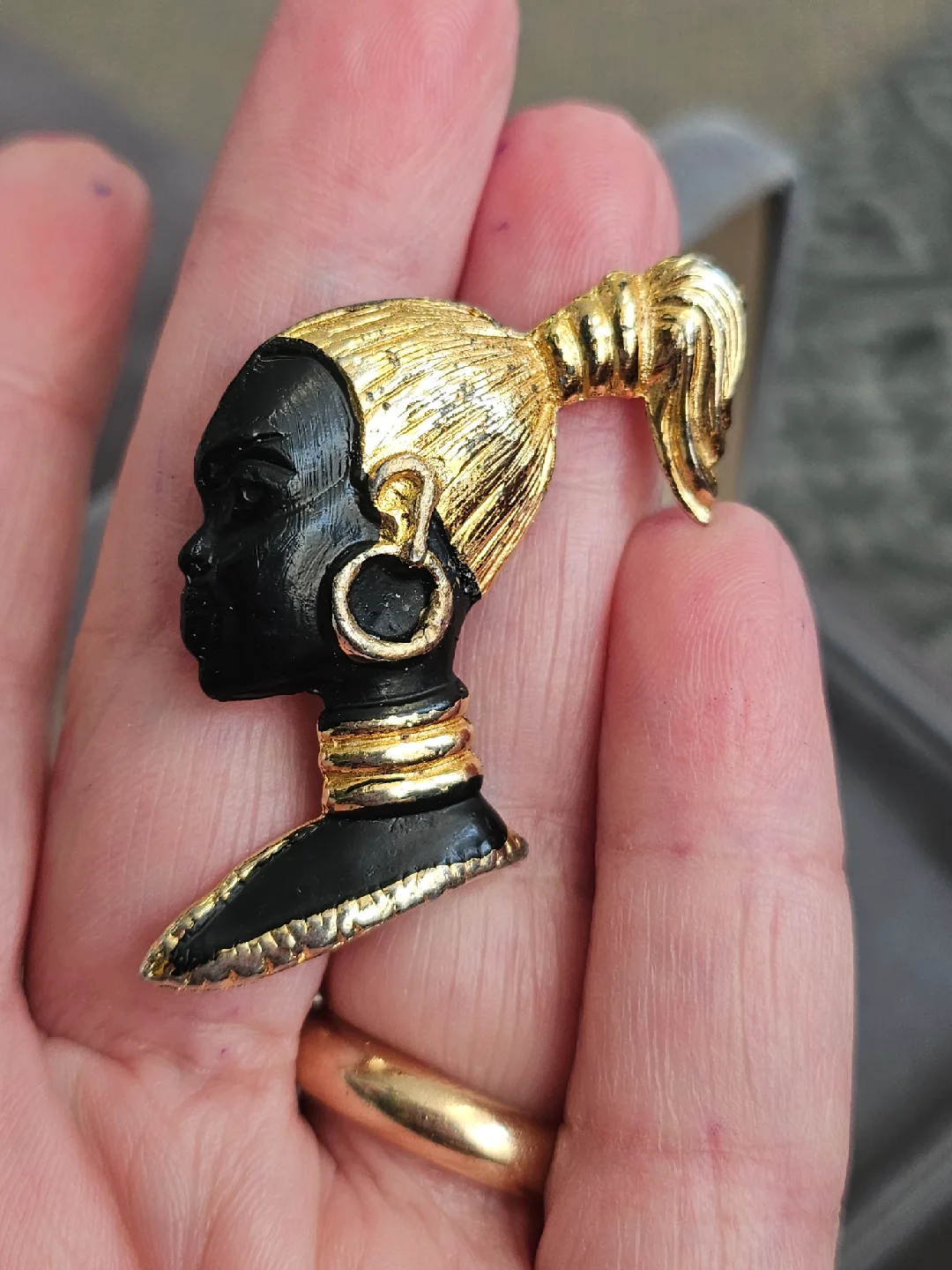 Vintage African Woman Head Brooch - Gold & Black image indicator(2)