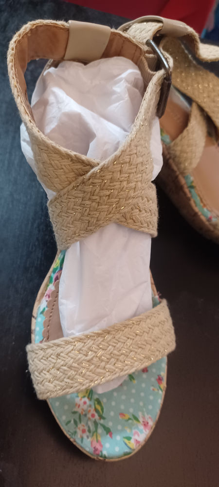 Cherokee Wedge Sandals - Size 1 - photo 3
