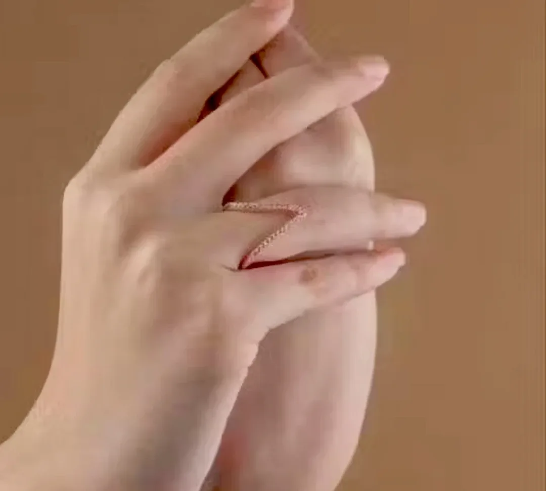 Gold V-Shaped Ring image indicator(3)