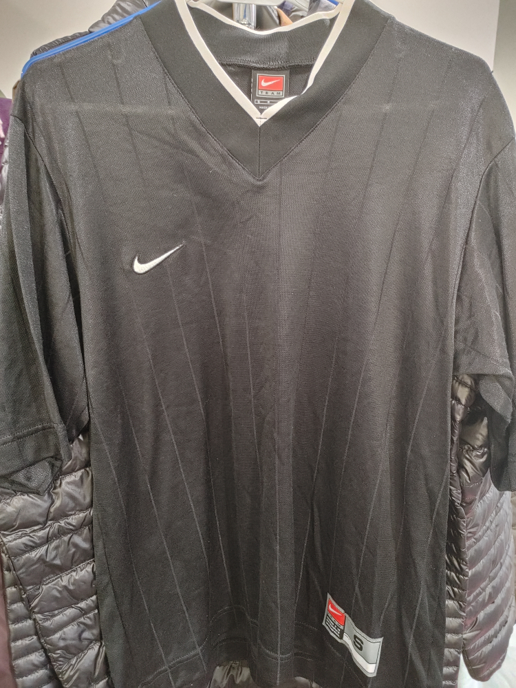💚NIKE VINTAGE BRAND NEW BLACK SOCCER JERSEY/SHIRT SIZE SMALL