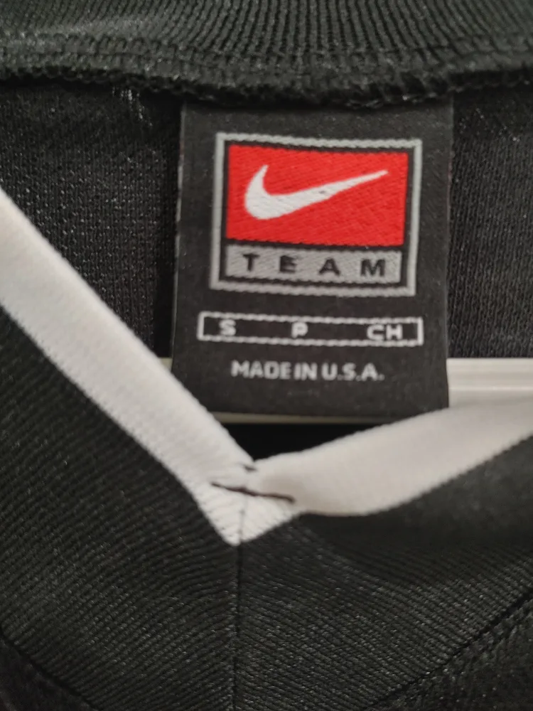 💚NIKE VINTAGE BRAND NEW BLACK SOCCER JERSEY/SHIRT SIZE SMALL image indicator(2)