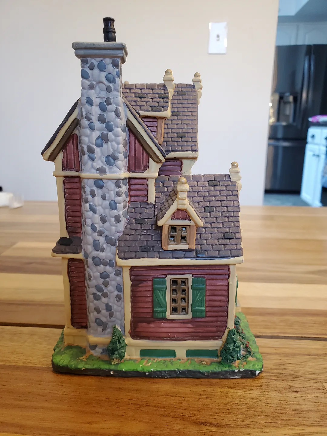 Alpine Peak Bed & Breakfast Figurine image indicator(4)