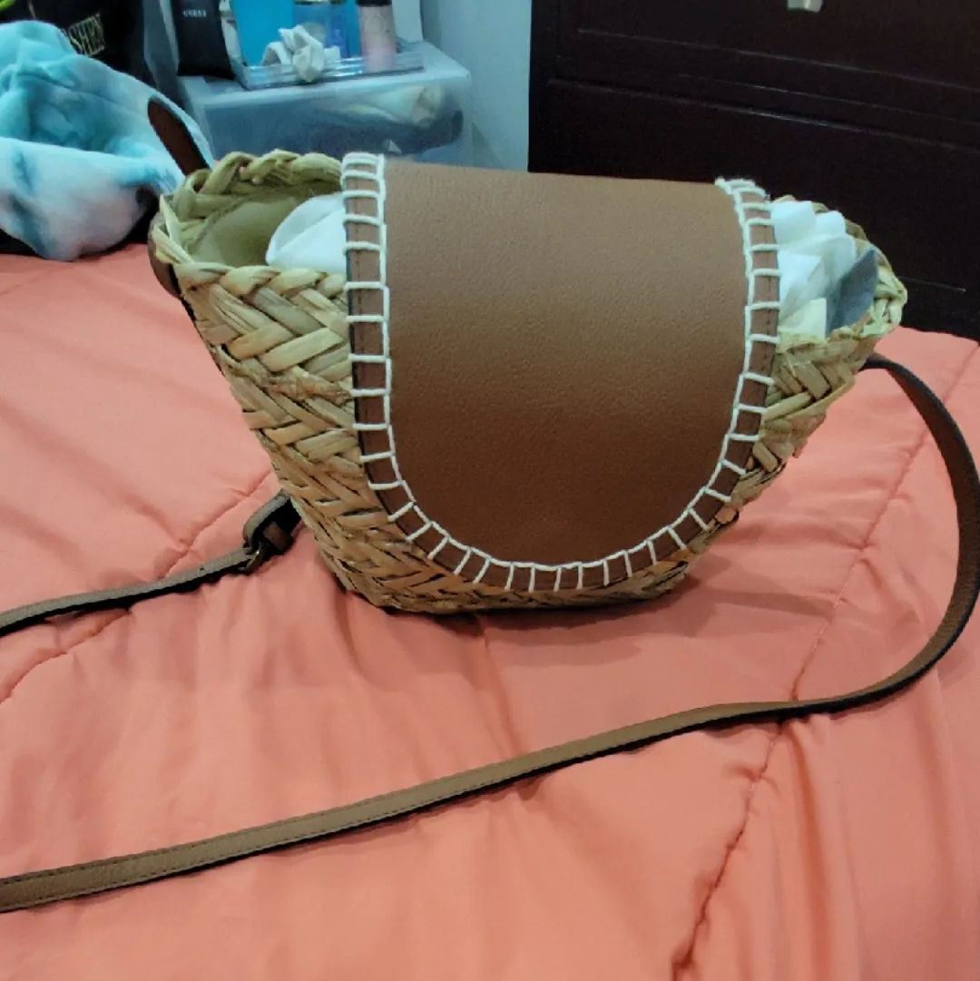 Universal Thread Straw Crossbody Bag image indicator(2)