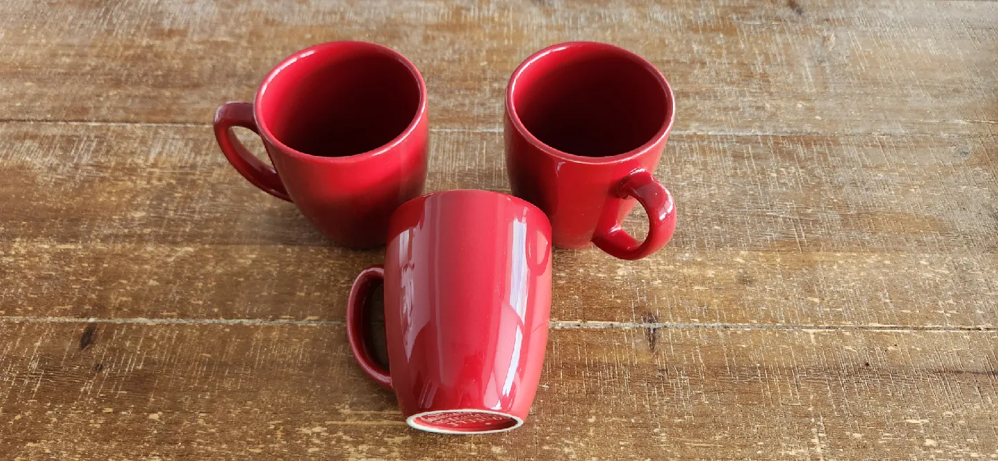 Set of 3 CORELLE Red Ceramic Mugs image indicator(2)