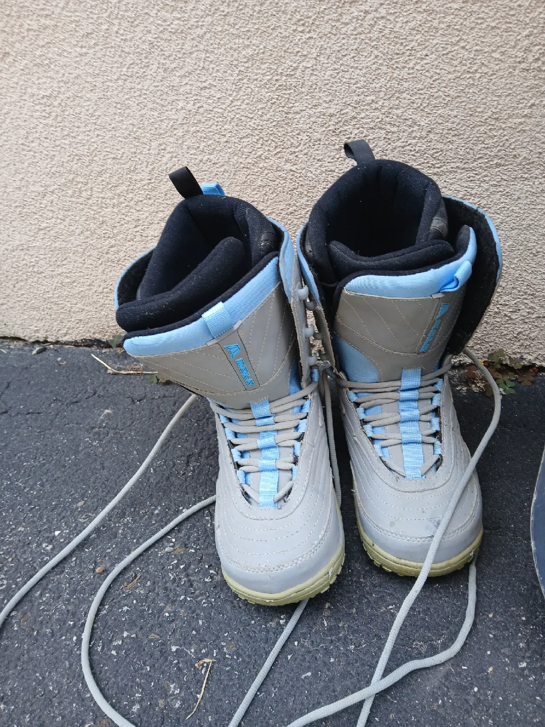 Snowboarding boots women size 8 thumbnail