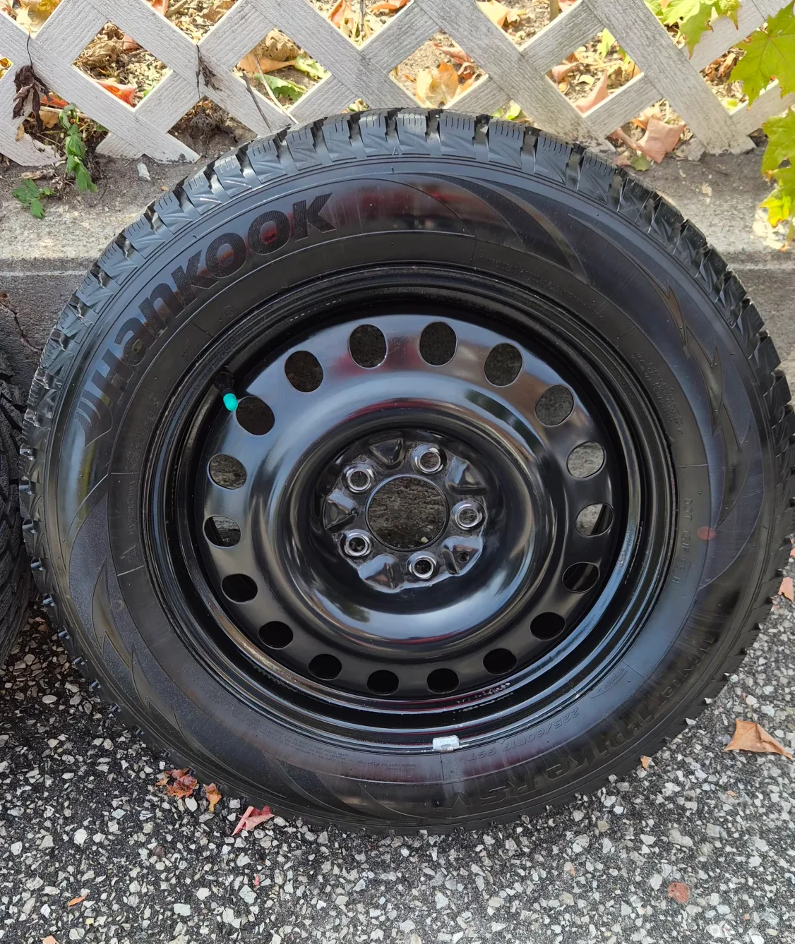 TWO Hankook Winter i*Pike RSV 225/60R17 Tires image indicator(2)