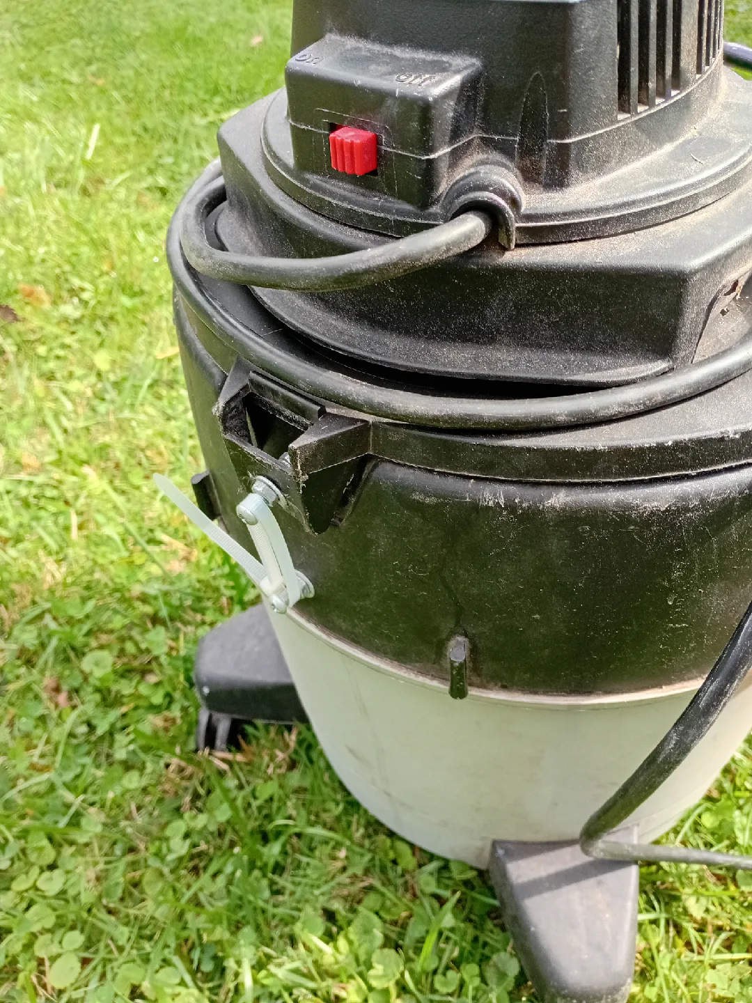 Shop-Vac 8 & 4 Gallon Wet/Dry Vacuum image indicator(6)