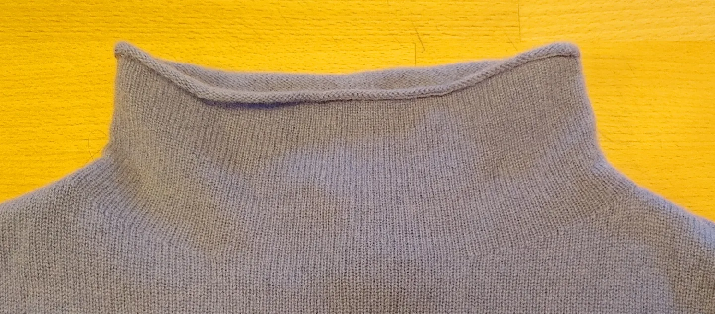 Tahari Pure Luxe Cashmere Sweater - Size M image indicator(8)