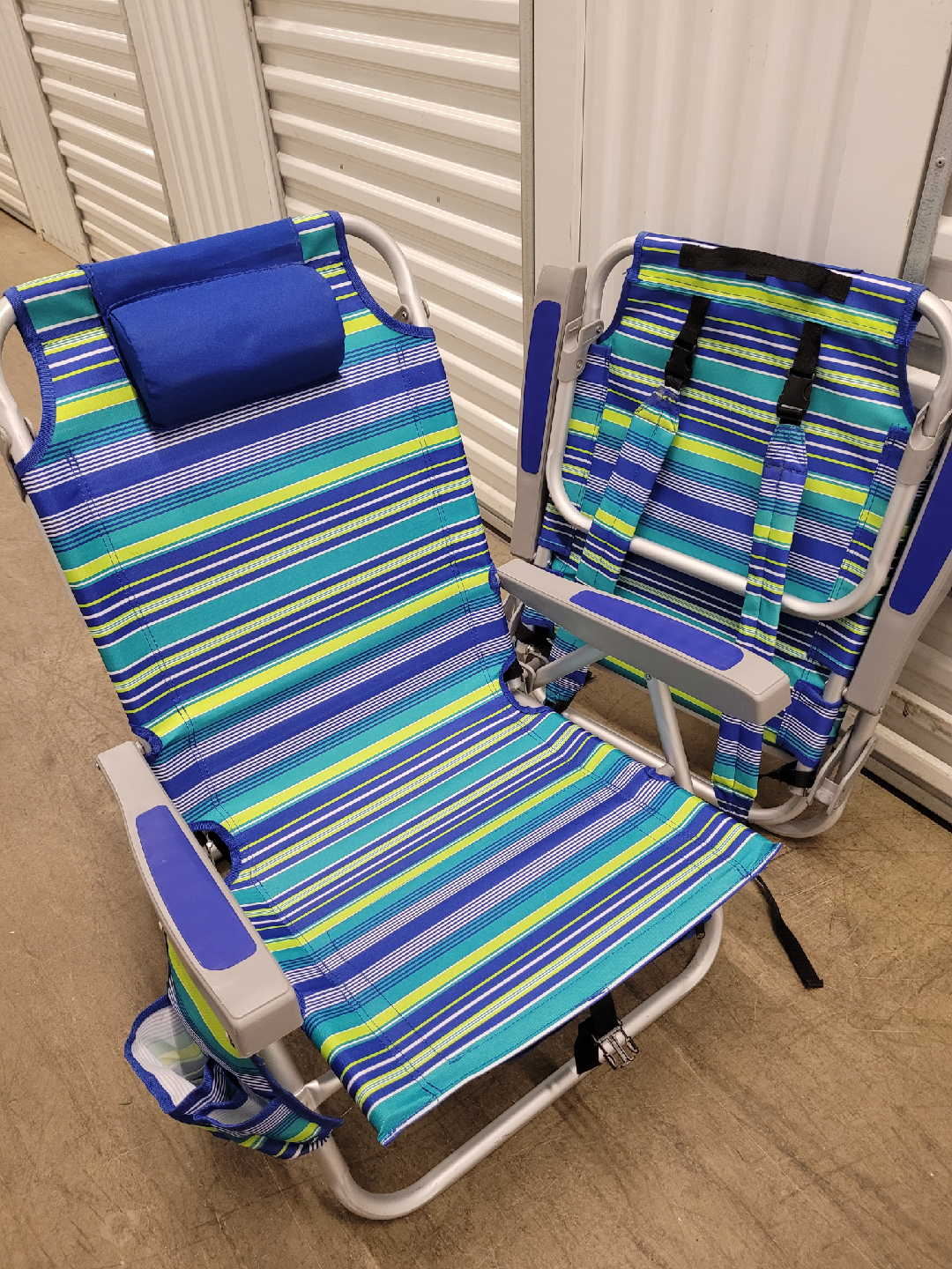 2 Striped Beach Chairs with headrest