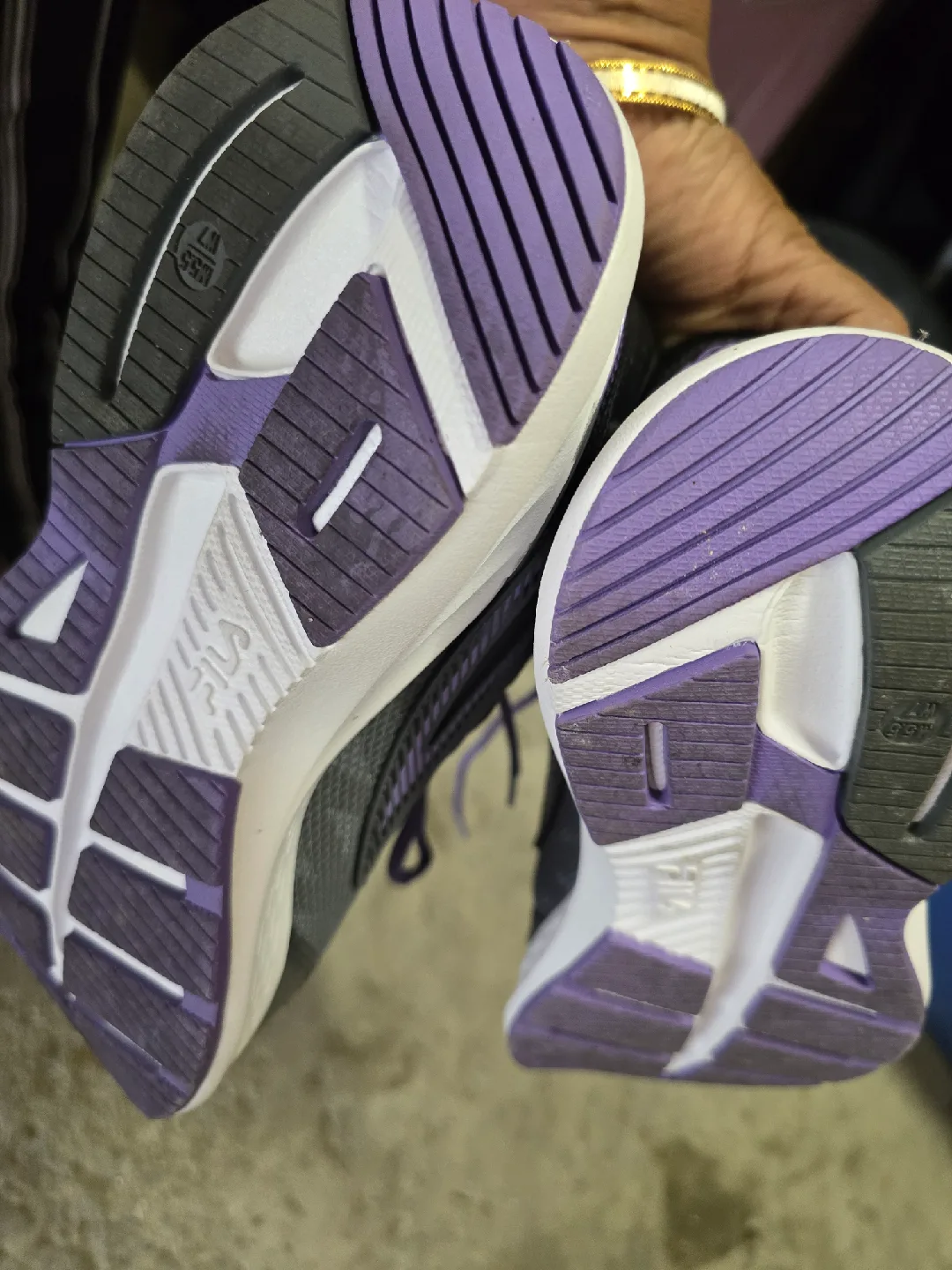 Fila Running Shoes - Women's Size 7 image indicator(3)