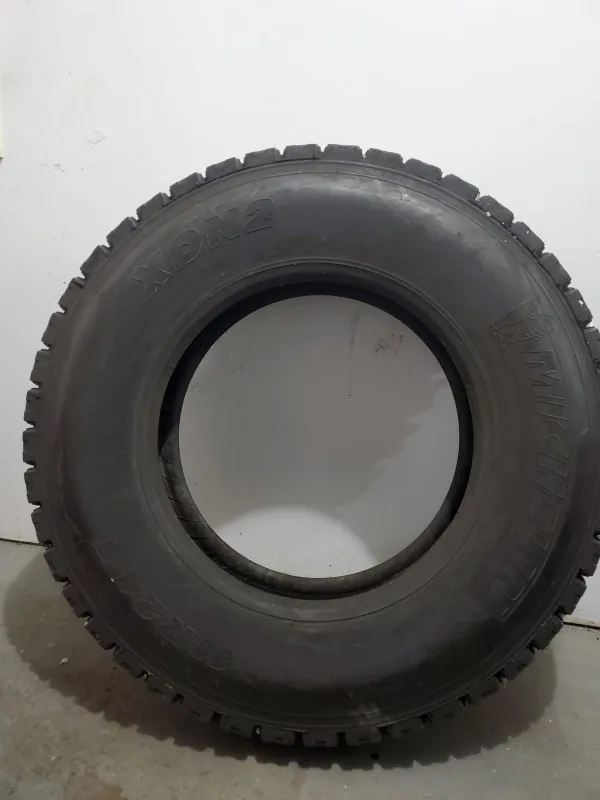 Michelin xdn2 11r24.5 Tire. image indicator(4)