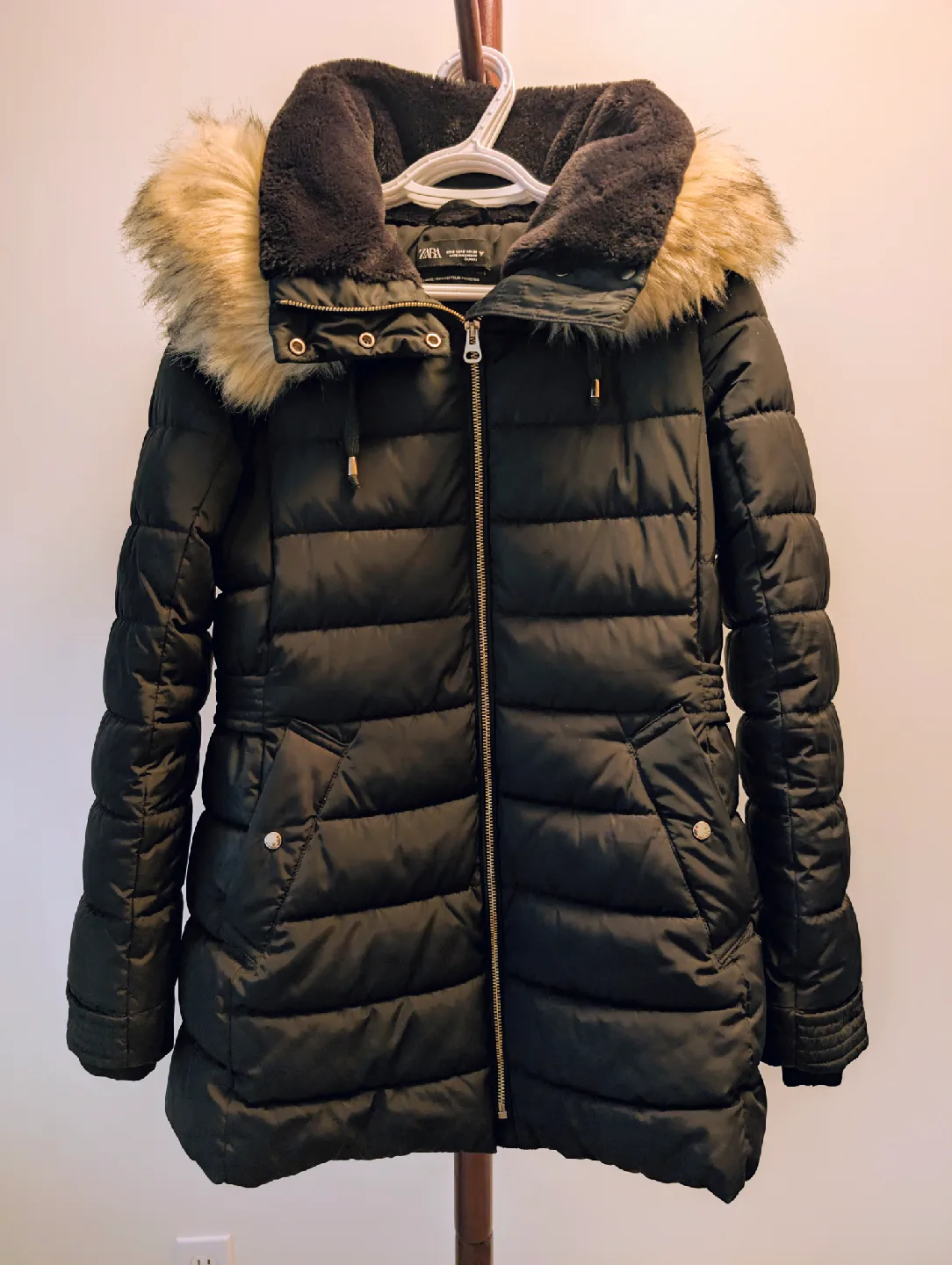 Zara Black Puffer Jacket - Size S image indicator(2)