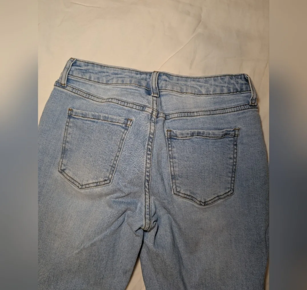 Fashion Nova Distressed Jeans - Size 7 image indicator(8)