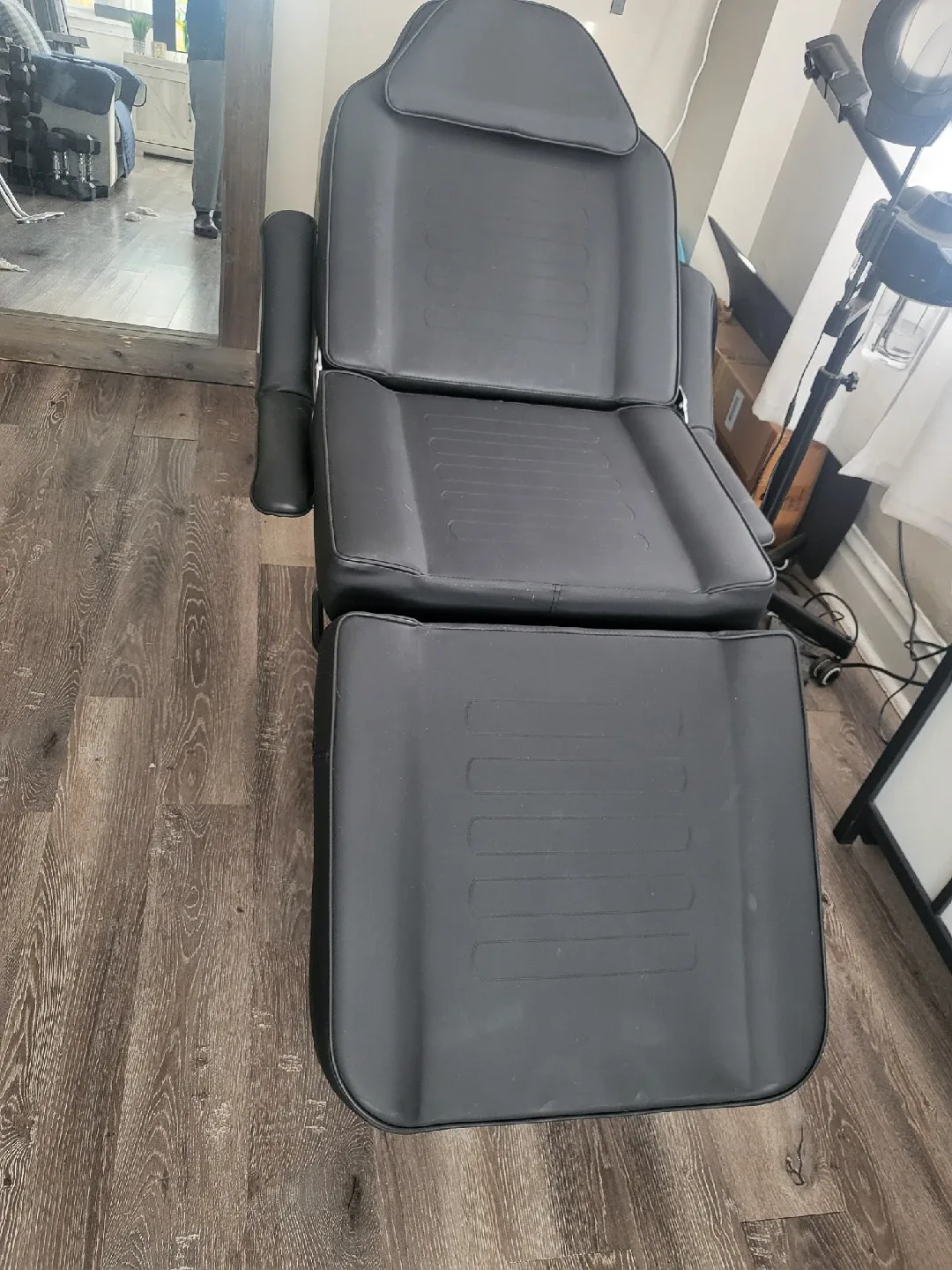 Black Adjustable Facial/Tattoo Bed image indicator(5)