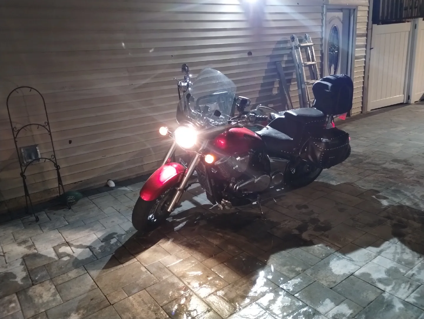 Red Motorcycle with Saddlebags image indicator(6)