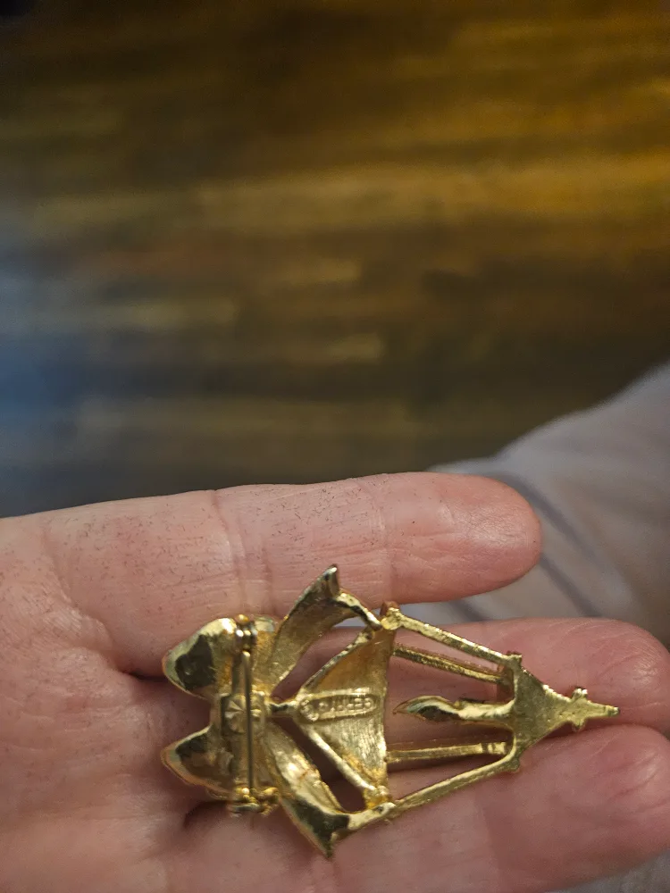 VTG  Garry's Holiday Lantern Brooch Stamp. image indicator(3)