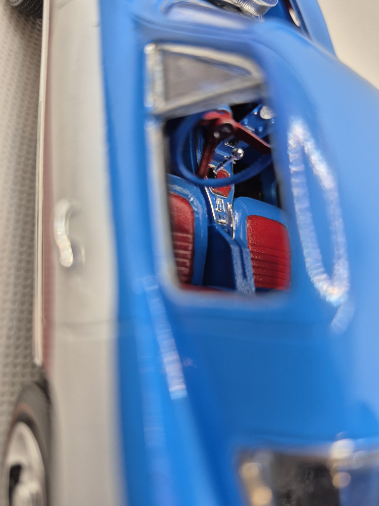 Chevrolet Corvette Sting Ray Plastic Model Car - photo 2