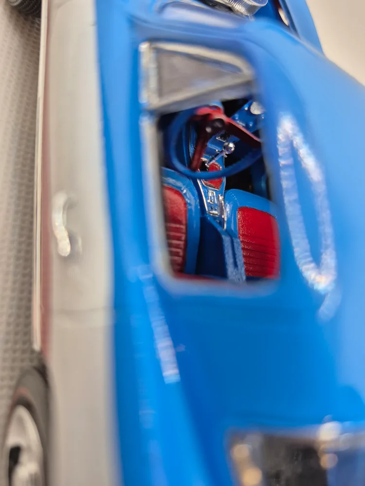 Chevrolet Corvette Sting Ray Plastic Model Car image indicator(2)