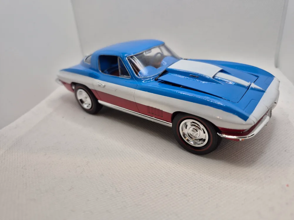 Chevrolet Corvette Sting Ray Plastic Model Car image indicator(4)