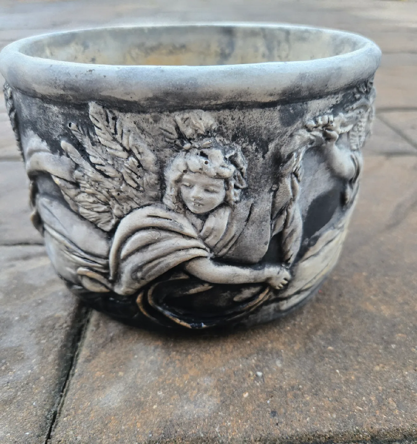 7" Angel Design Planter Pot image indicator(5)