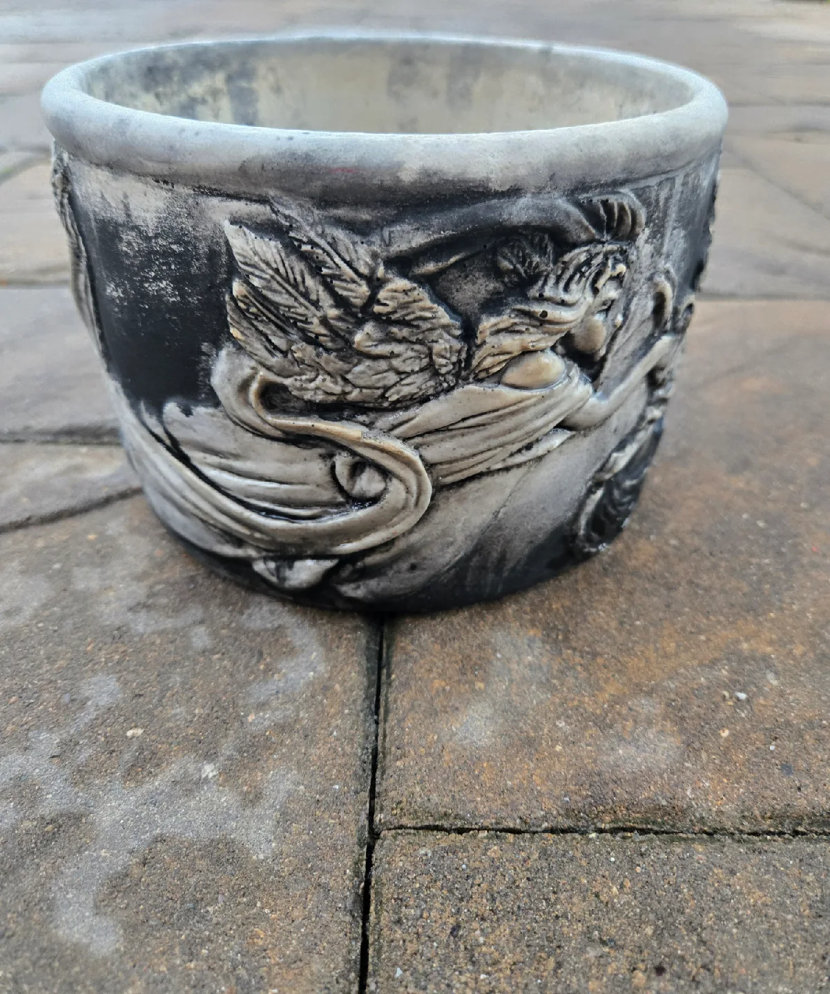 7" Angel Design Planter Pot image indicator(6)