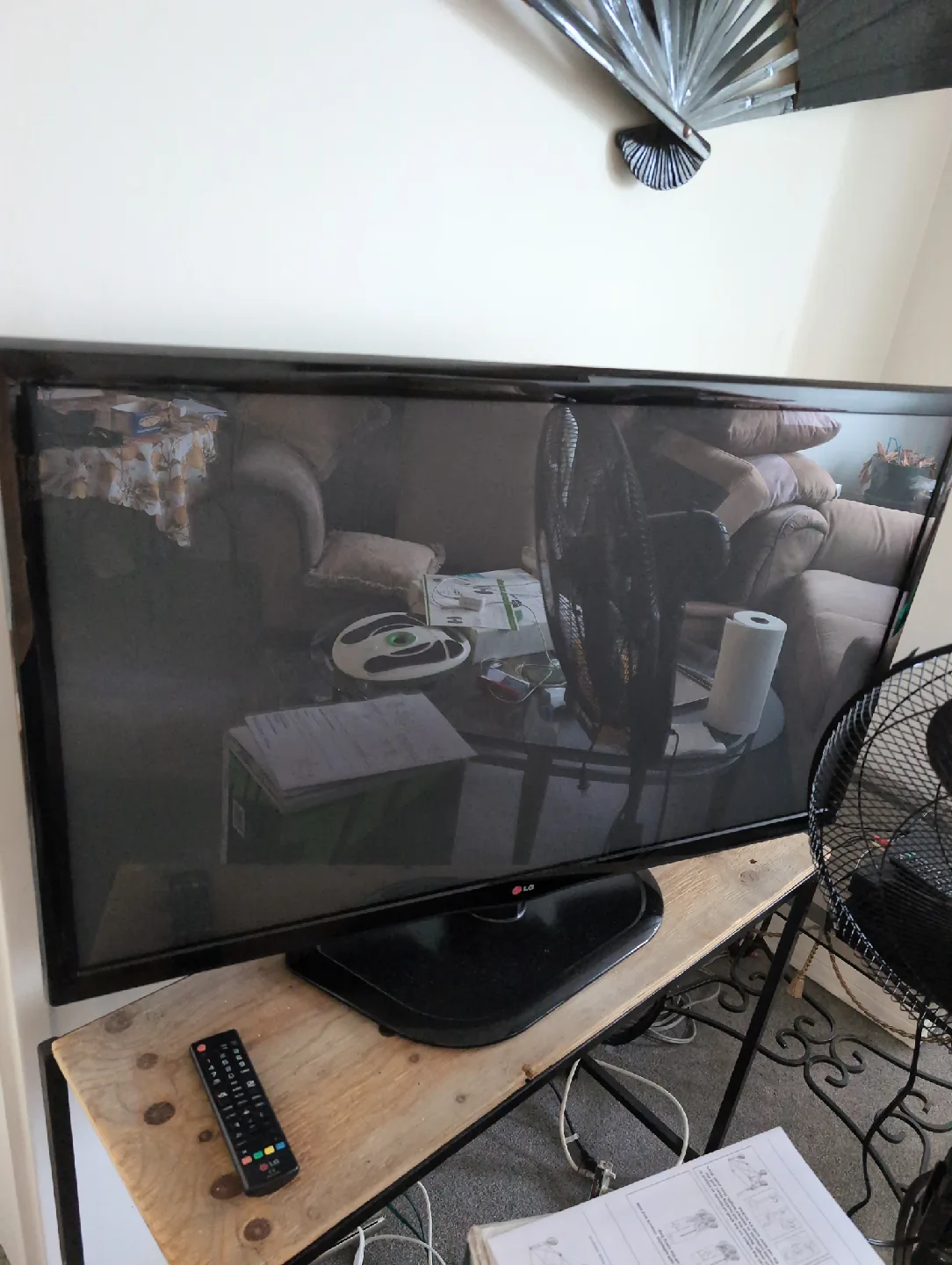 LG TV.  38 inch image indicator(2)