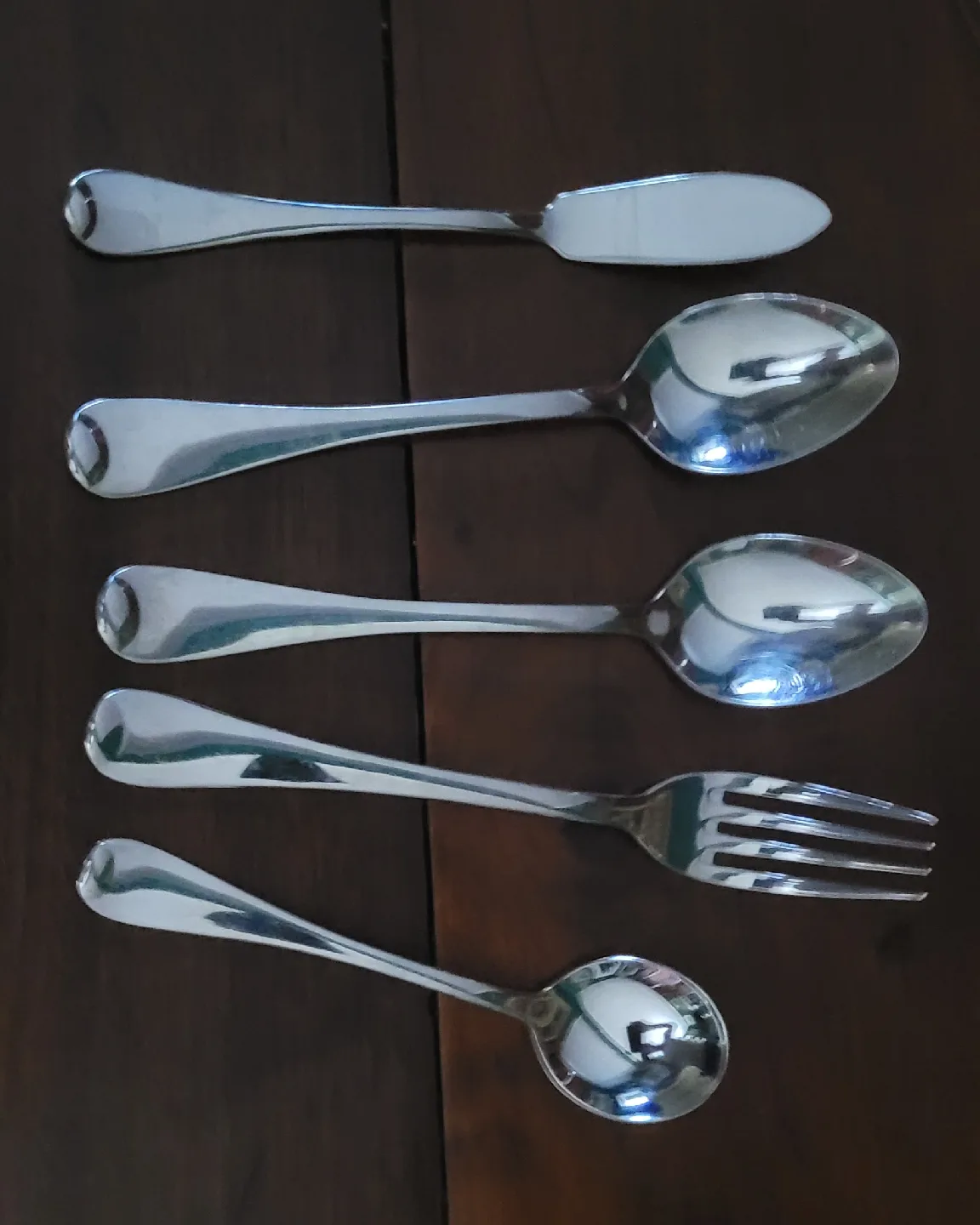 Oneida 18/10 Stainless Steel Flatware Set image indicator(2)