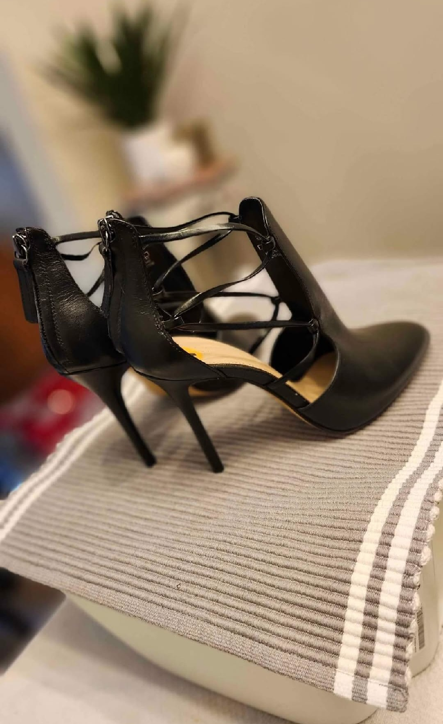 Leather Cutout Heels Shootie Size 37 *NEW* PICKUP IN THORNHILL - photo 5