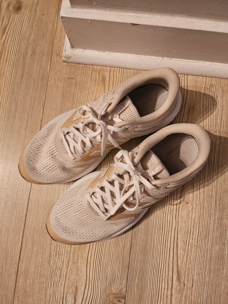 New Balances 520 Men's 10.5 (Beige/Tan) image indicator(2)