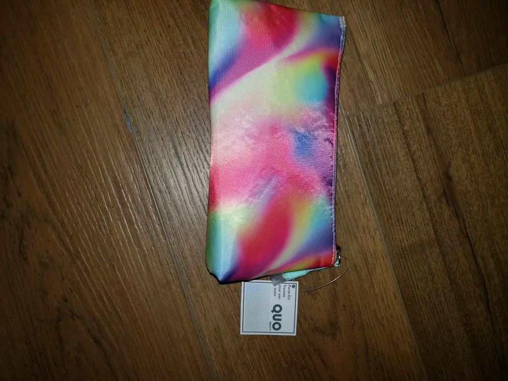 2 QUO Cosmetic Bag - New with Tags image indicator(2)