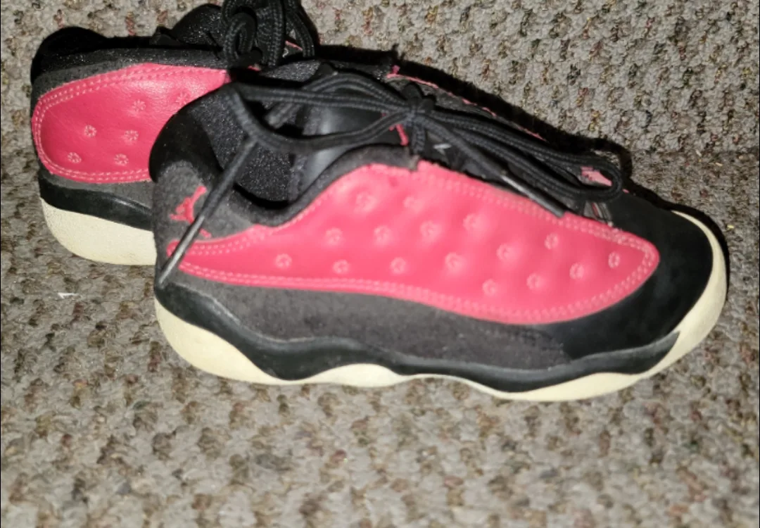 Jordan 13 Retro Black/Pink Size 6C size 9 image indicator(2)
