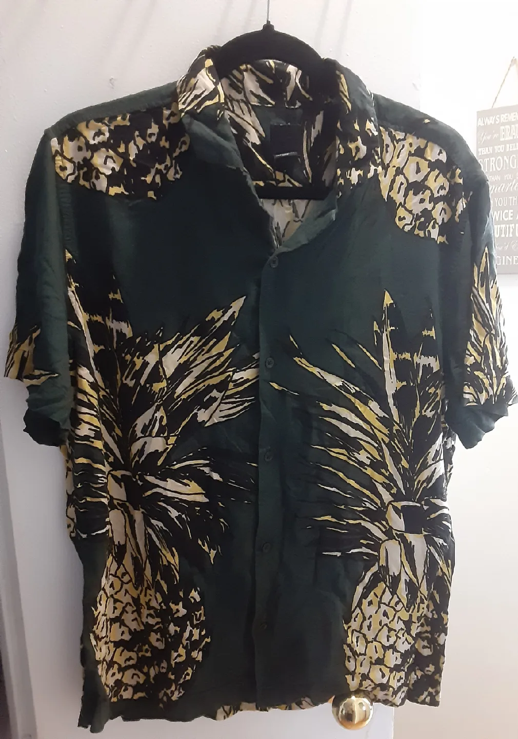 H&M Pineapple Print Shirt - Size M image indicator(4)