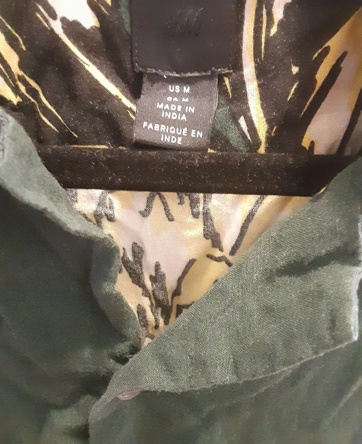 H&M Pineapple Print Shirt - Size M image indicator(5)