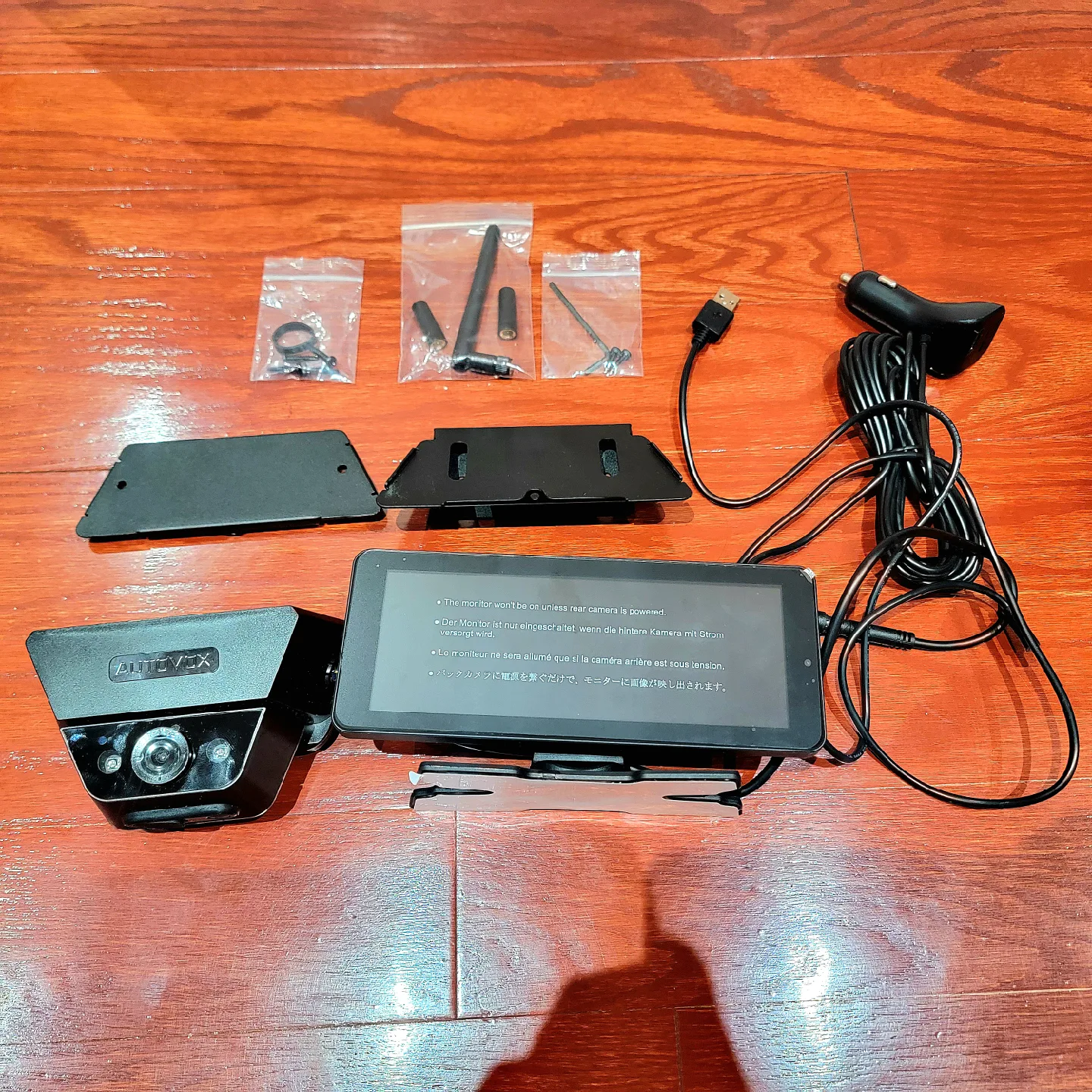 Auto Vox Solar Wireless Vehicle Backup Camera 7.2" DVR 1080P thumbnail
